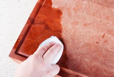 Applying mineral oil to a cutting board.